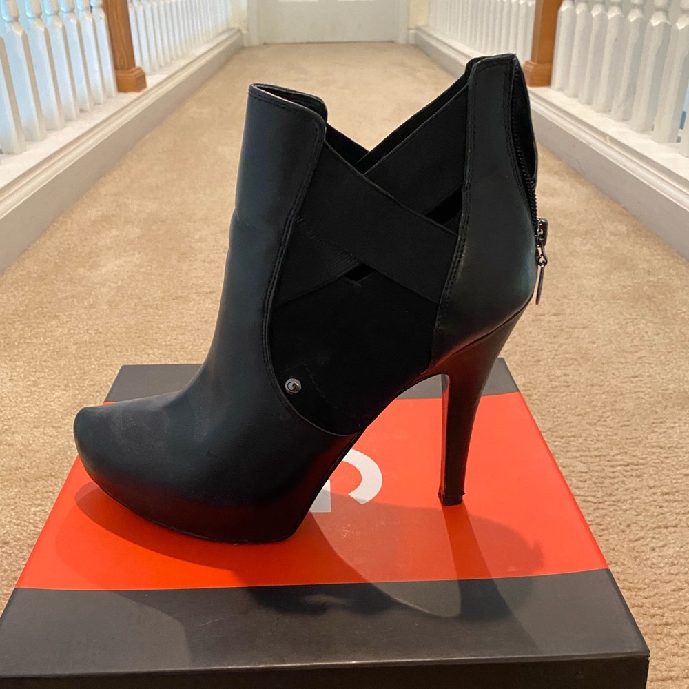 Guess Gregor Black Leeather Booties, Size 9.5